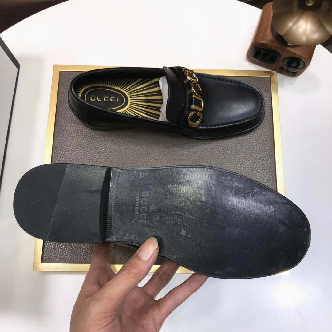 Factory batch 580💰Italy’s top luxury men’s shoe giant (GUCCI) (Gucci) (full cowhide lining) new arrival🍃Original European style🔰 Pleasant to the eye😍In order to make the shoes more durable and non-deformable🌀The production continues to follow traditional methods but there is still no lack of innovation💪Select original cowhide for the leather♻️Smooth, natural and extra bright⭐Made of imported cowhide The rich man’s first choice 38-45 (45 customized)